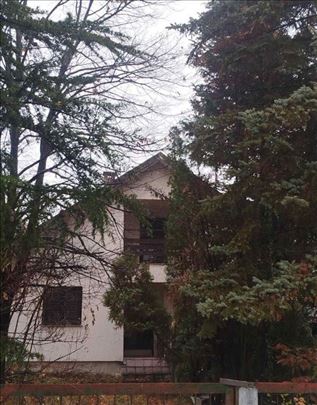 Trešnja, uknjižena kuća na 12a placa