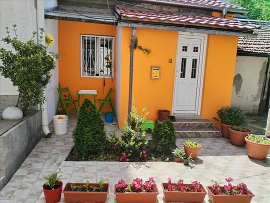 Vračar,dvorišna kuća,uknjiženo ID#18491