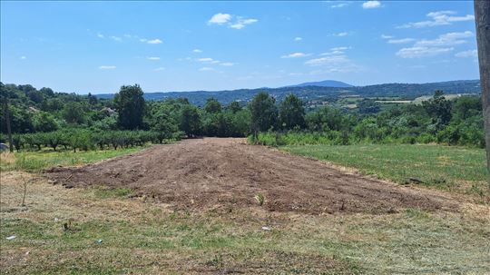 Avala,prelep pogled,uređena parcela,infrastruktura