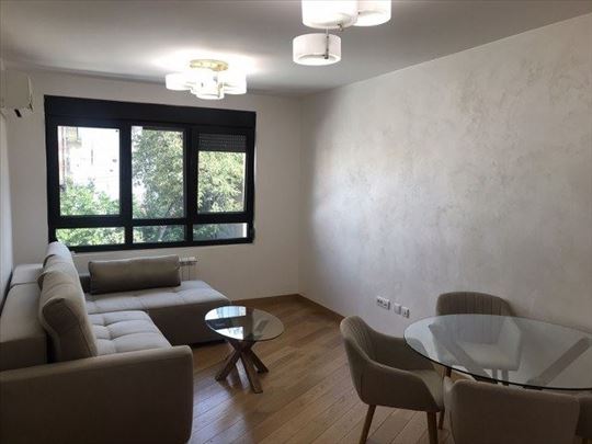 Cerska, novogradnja, dve sobe, namešten, garaža