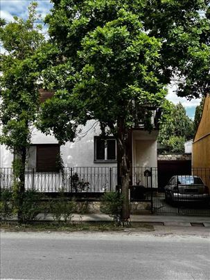 Četvorosobna kuća u centru Kikinde