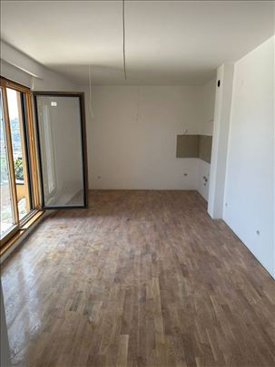 Jednoiposoban stan 43m², Šumice