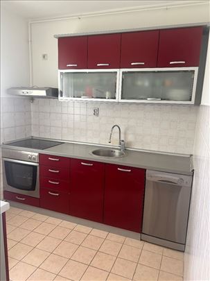 Na prodaju kuhinja sa belom tehnikom