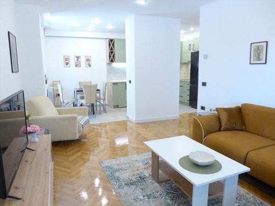 Neznanog junaka, renoviran, 62m2, terasa, parking 
