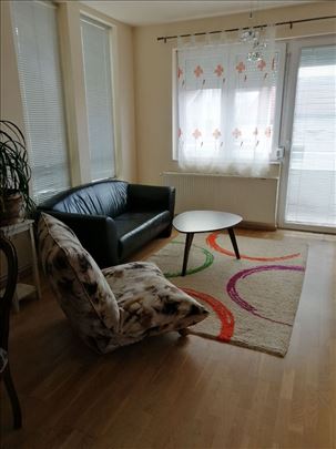Prodaje se dvoiposoban stan na Vasaristu