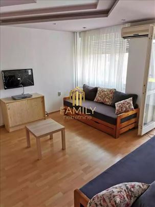 Prostran jednoiposoban stan 52m² – Liman 3, Narodn