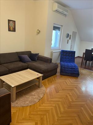 Prostran,komforan,trosoban stan,sa parking mestom