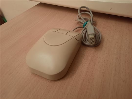 Stari retro serijski kuglicni mis za kompjuter 