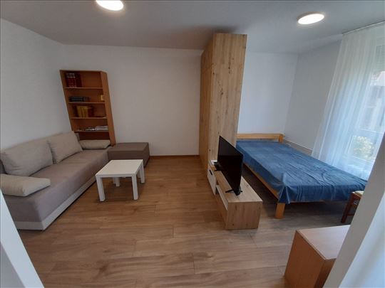 Ul. Prve Pruge, kompetno renoviran stan, sve novo