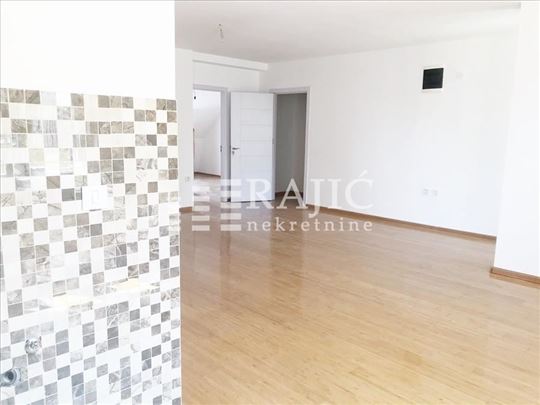 Vračar(Hram Sv.Save)83m2,3.0-luksuzan #4225