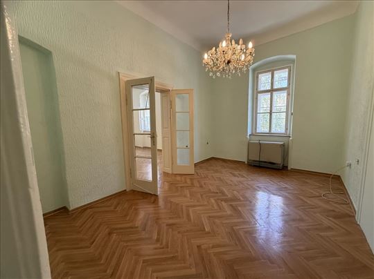 Broker - Salonski trag, gradski šarm i blagi prag!