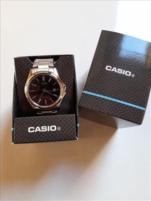 Casio muški sat + garancija
