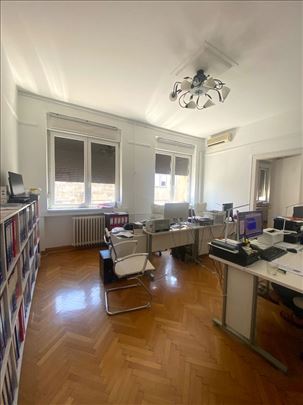 Centar kod Doma Vojske 88m2 lux 4 kancelarije