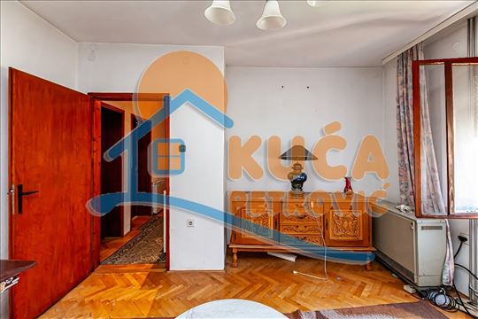 Dva stana u kući 180m2, Ratko Jović