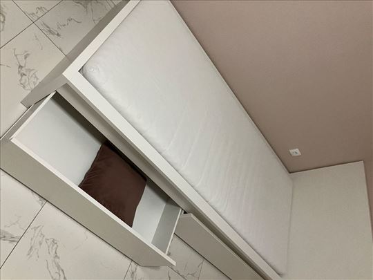 Ikea krevet sa dusekom i letvicama 200x90