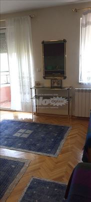 Izdajem garsonjeru na Petlovom brdu