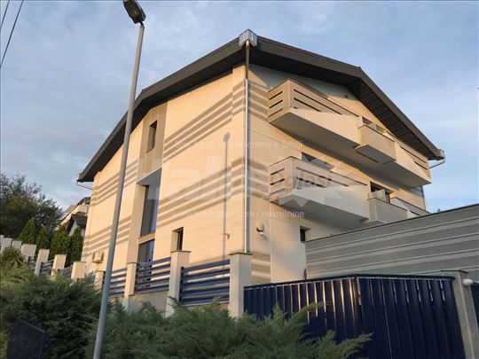 Lux vertikala u mirnom delu grada