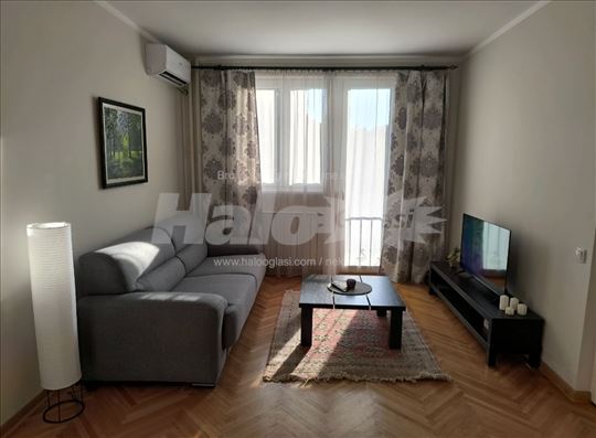 Namešten stan na odličnoj lokaciji