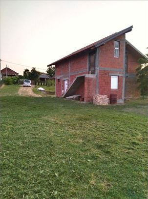 Plac 22 ara, kuća 114m2struja, voda, kanalizacija 