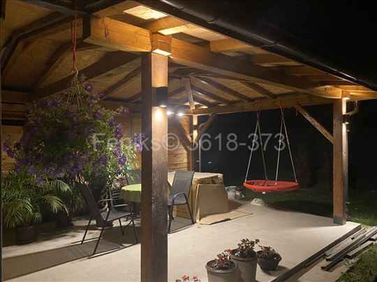 Prodaja stana Muhar 142m2 sa dvorištem 2,6 ari