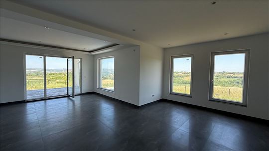 Sopot uknjižena kuća sa bazenom, 136m2, 10a placa 