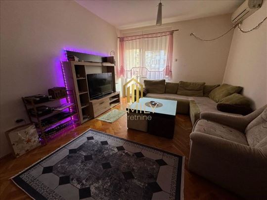 Trosoban stan 73m², Nova Detelinara – Parking, 2. 