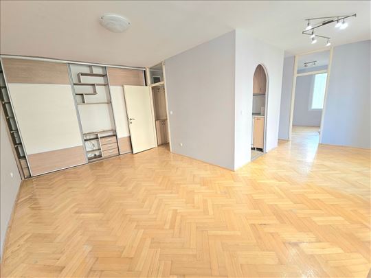 Dom sa dušom Blok 22, 64+7m² terasa ostava, podrum