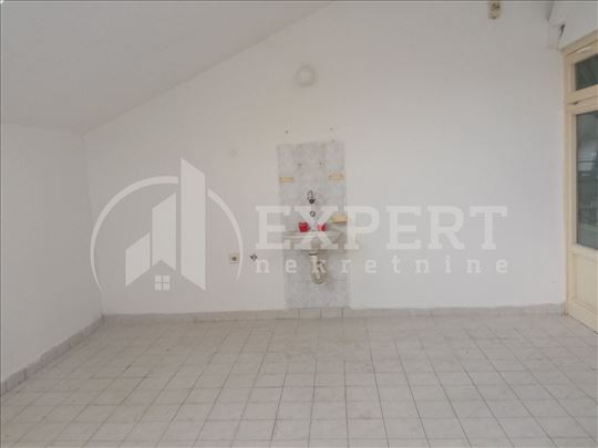 Izdaje se lokal u Durlanu, 25m2!