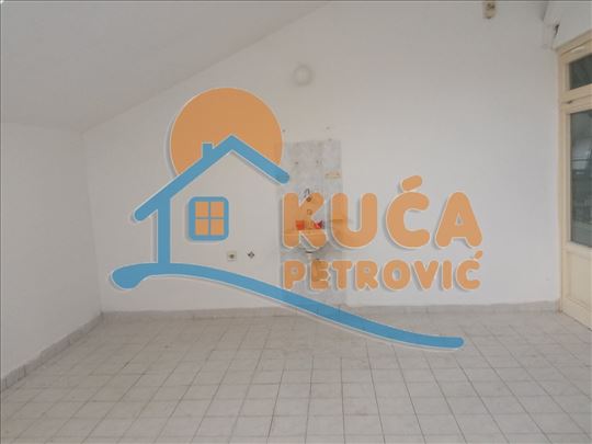 Izdaje se lokal u Durlanu, 25m2!