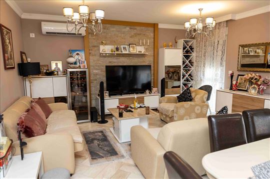 Lux Stan na Lagatoru, 98m2, III sprat, sa 2 garazn