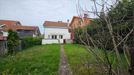 Miljakovac- 5.0 kuća na 3.5 ara placa