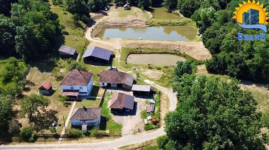 Šiljakovac, seosko domaćinstvo sa 3 prir. jezera