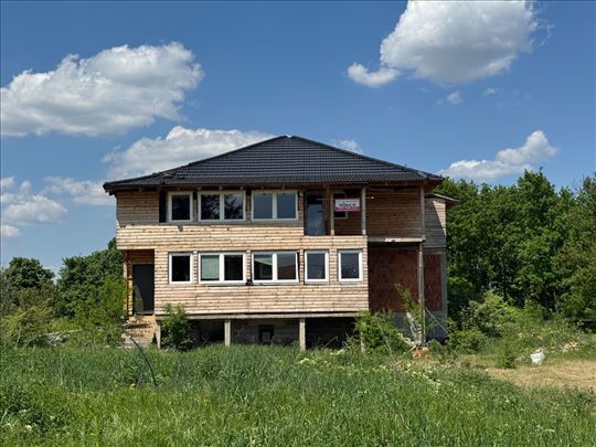 Trešnja (Koviona) 533 m2 na 114 ari