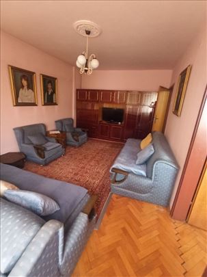 Trosoban stan u centru grada
