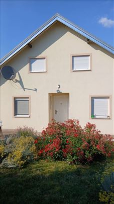 Banstol vikend kuća 80m2 HITNO!