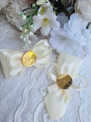 Cvetići za kićenje svatova-krem traka/krug sa ini