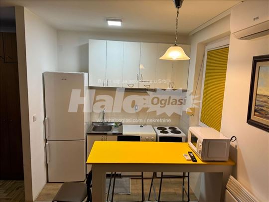 Garsonjera Krnjača 27m2 + parking mesto u dvorištu