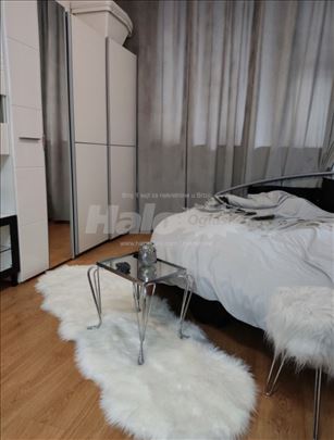 Garsonjera LUX Vukov spomenik kratkoročno