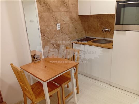 Izdajem namestenu garsonjeru Miljakovac 1, 20m2