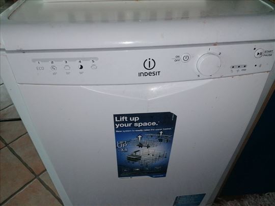 Mašina za sudove INDESIT 