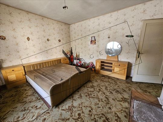 Trosoban stan u Kraljevu