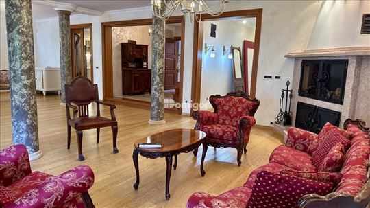 Velelepna vila sa 8 luksuznih apartmana i panorams