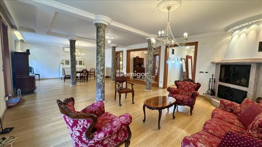 Velelepna vila sa 8 luksuznih apartmana i panorams