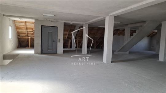 Idealno za kancelarijski prostor, mereno 1100m2 ID