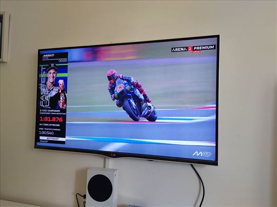 LG 47" Smart Full HD