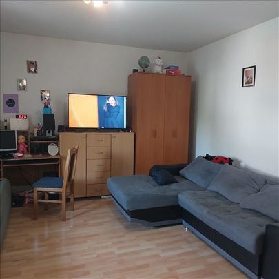 Prodaja jednosobnog kvalitetanog stana u Batajnici