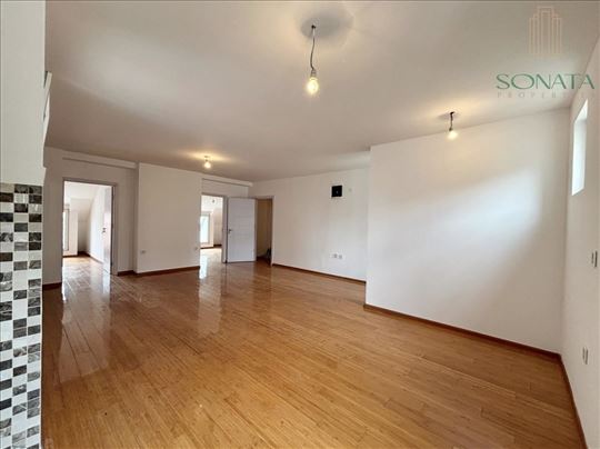 Stan u srcu Vracara sa pogledom na Hram,renoviran