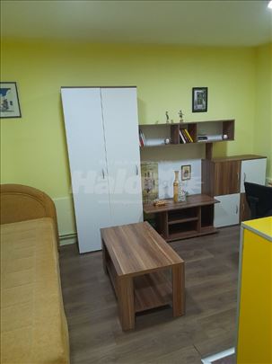 Izdajem garsonjeru