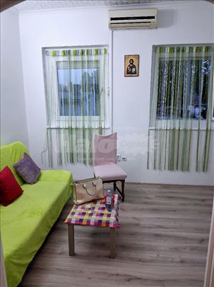   kompletno nameštent dvosoban  Sajmište