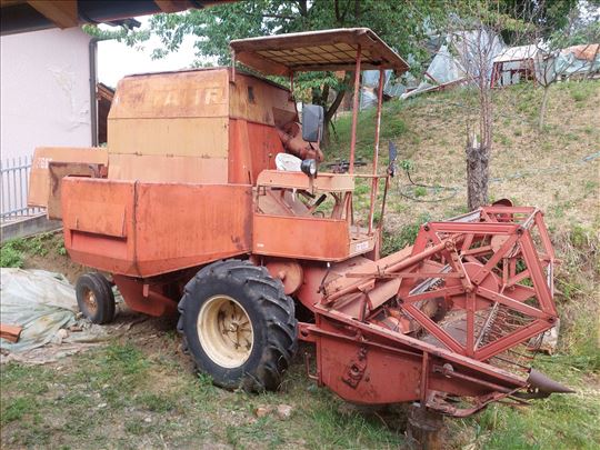 Prodajem kombajn FAHR M66S